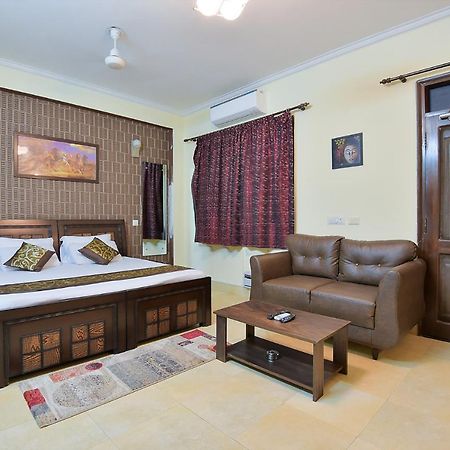 Studio Serviced Apartments Near Fortis Hospital Gurgaon Bagian luar foto