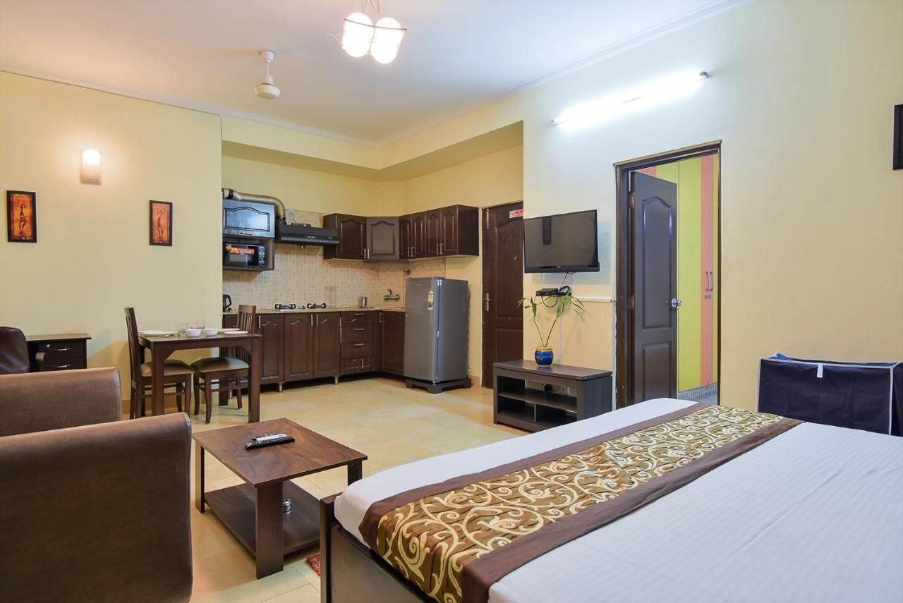 Studio Serviced Apartments Near Fortis Hospital Gurgaon Bagian luar foto