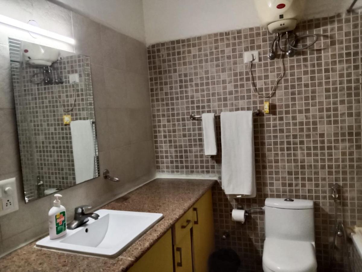Studio Serviced Apartments Near Fortis Hospital Gurgaon Bagian luar foto