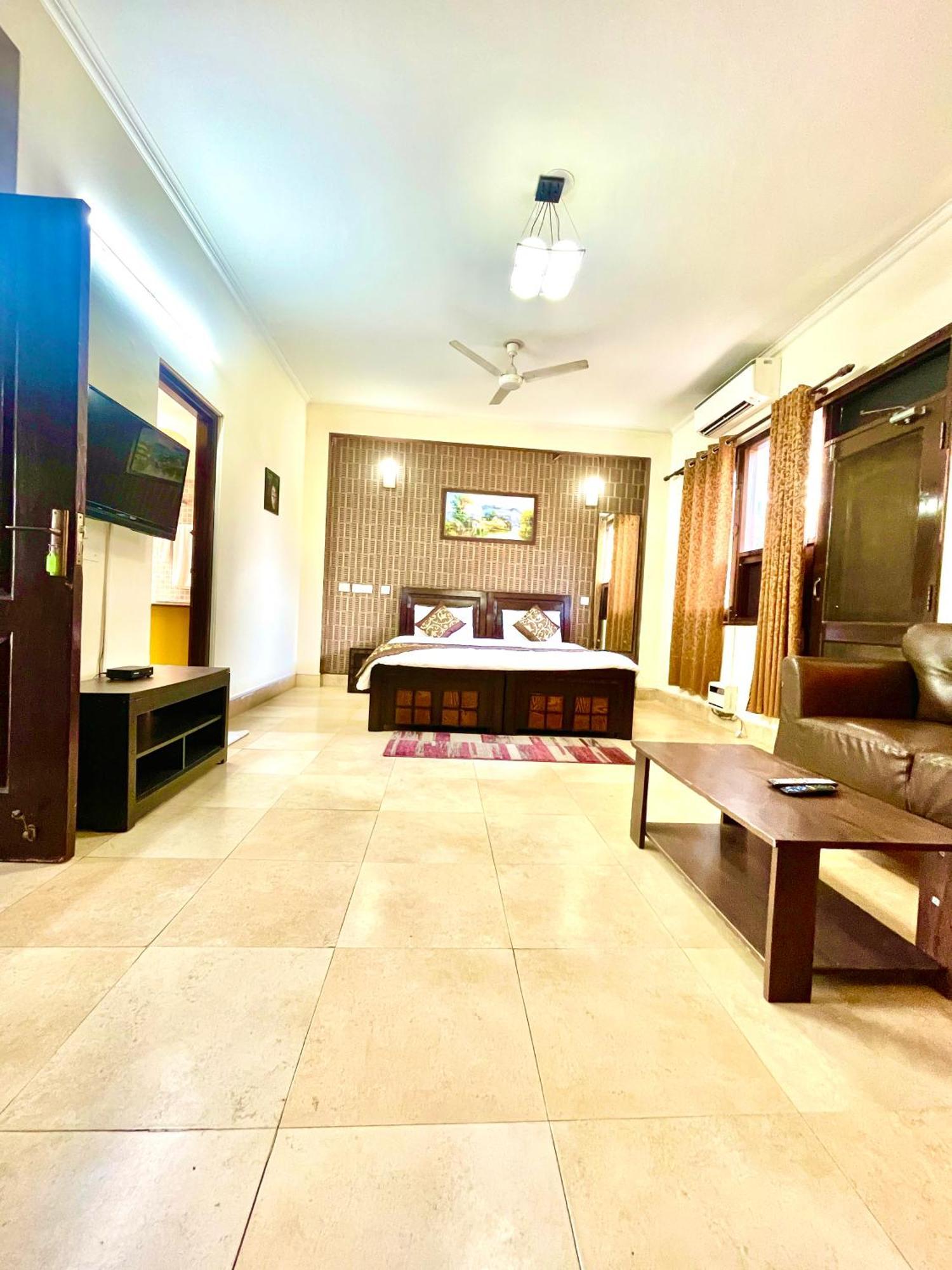 Studio Serviced Apartments Near Fortis Hospital Gurgaon Bagian luar foto